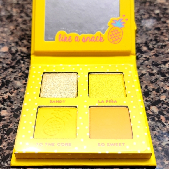 NIB Colourpop Hello Kitty - Picture 2 of 3